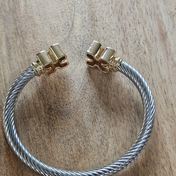Elegant Gold and Silver Women's Bracelet - Picture 4 of 9